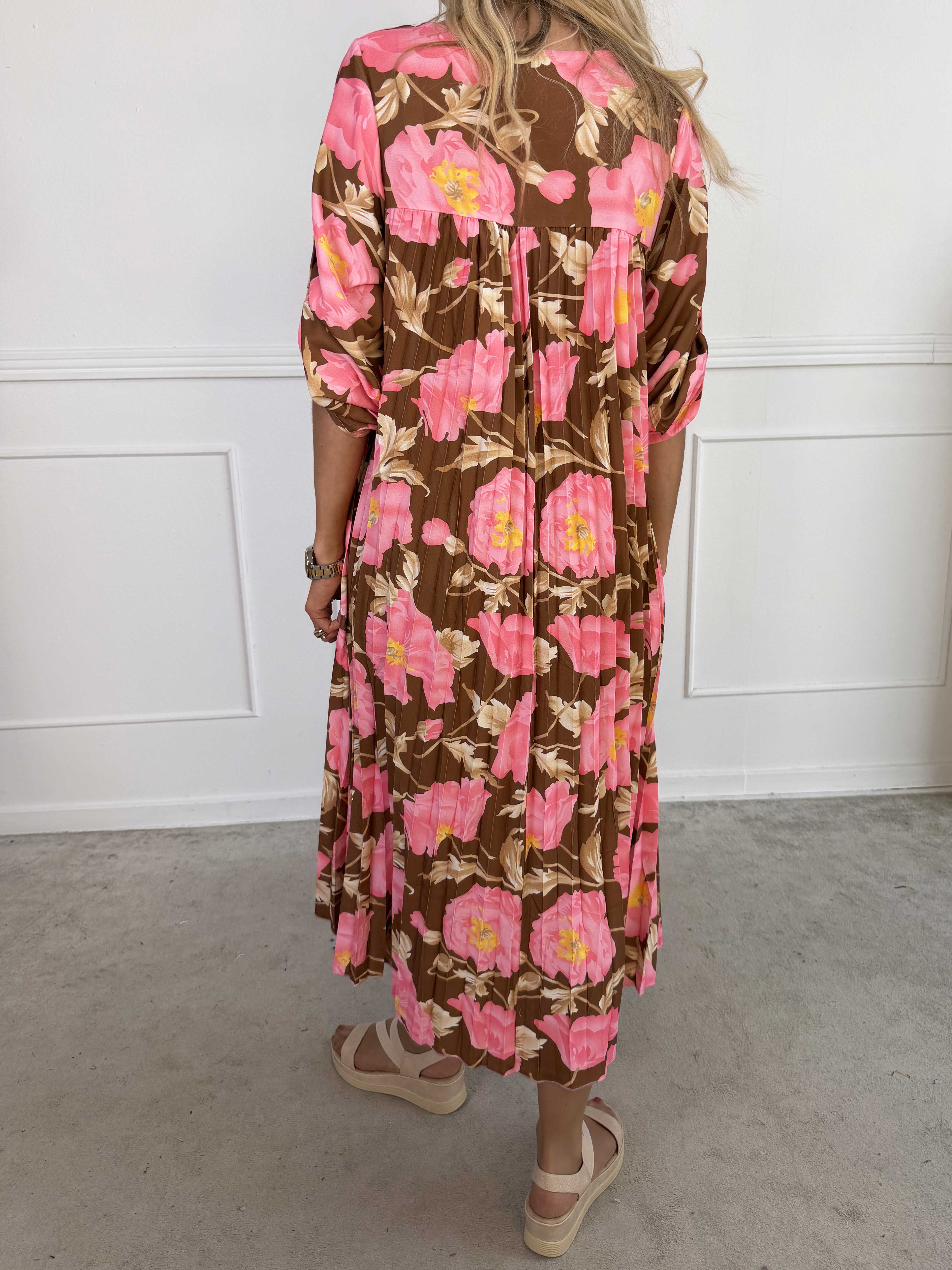 Nannie Botanic - Lang plisseret kjole med blomstermotiver